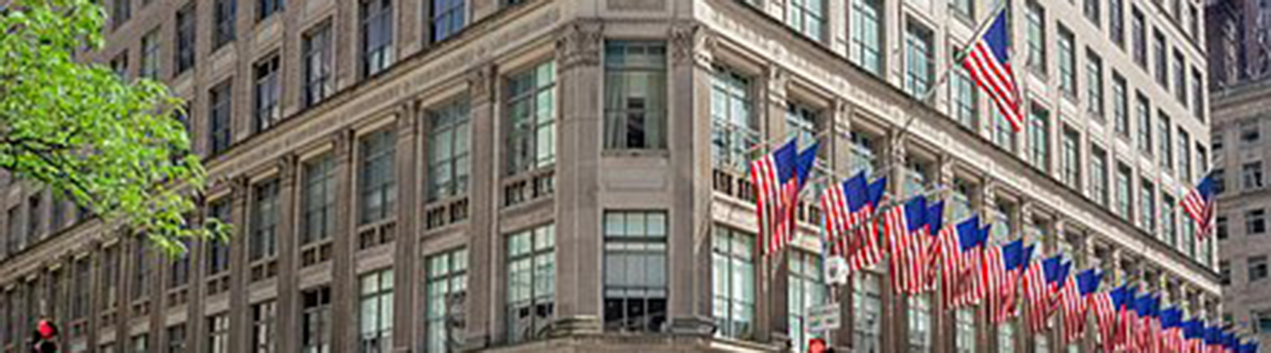 Fifth Avenue with Saks Fifth Avenue Flagship Store