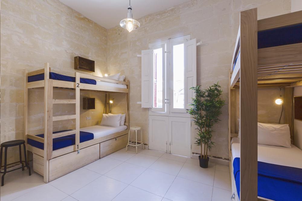 Bed in 4 Bed Mixed Dorm En Suite PNK