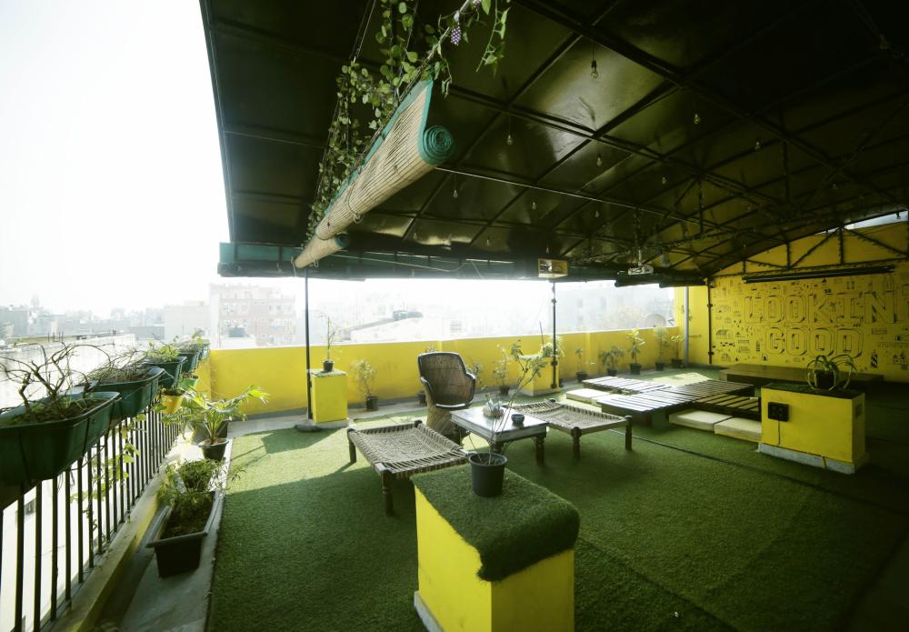 Terraço aberto e café na cobertura