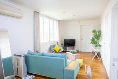 Lounge and Play Image