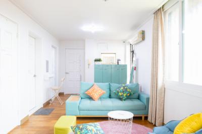 Lounge and Play Image