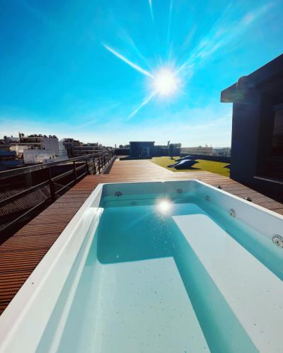 Pool auf der Dachterrasse Image